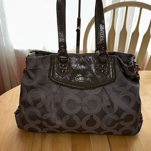 Coach 2012 EUC Silver and Gray Patterned Shoulder Bag